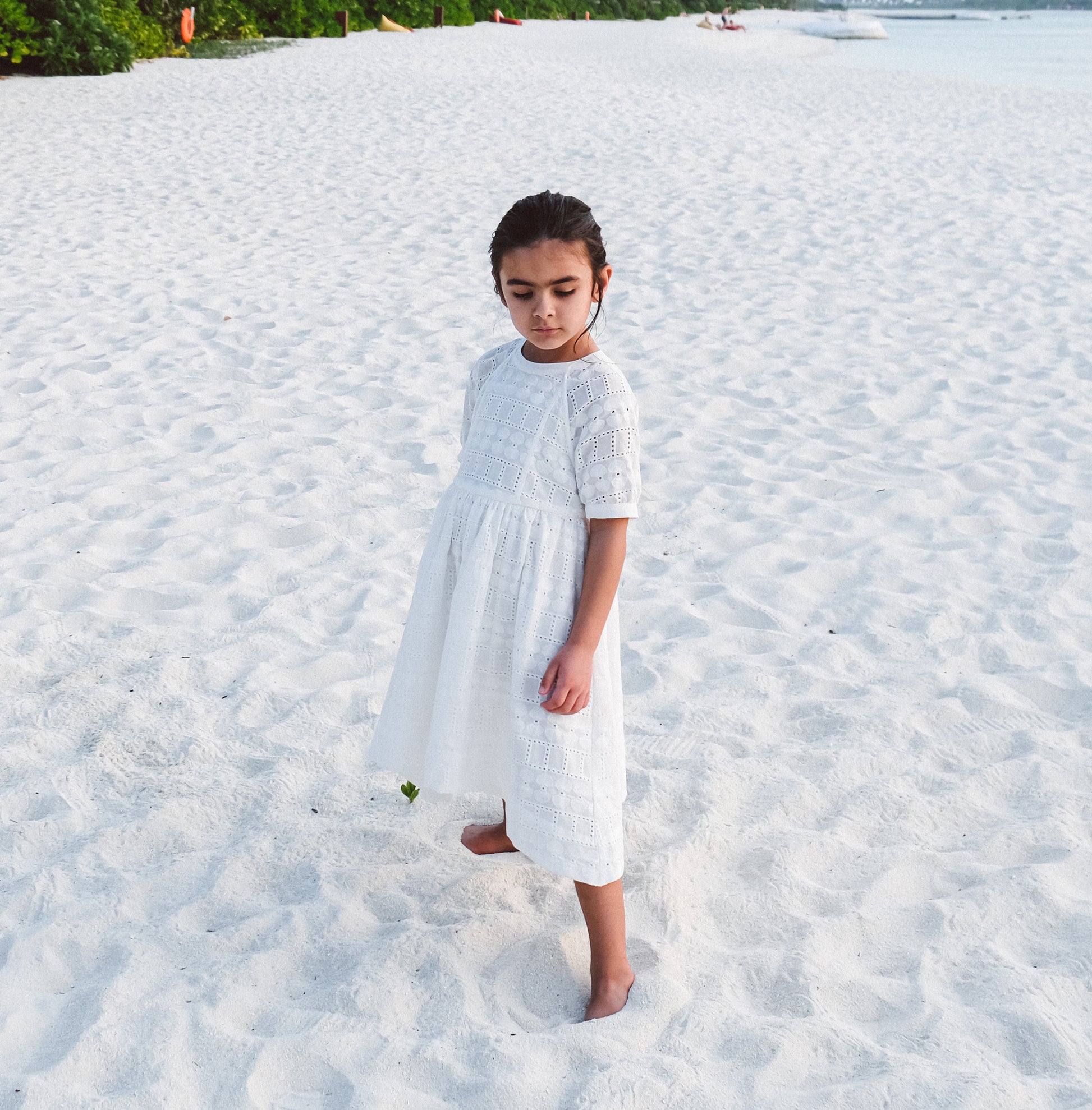 Mandibreeze resort wear white kids dress 100% cotton vit barnklänning 100% bomull 